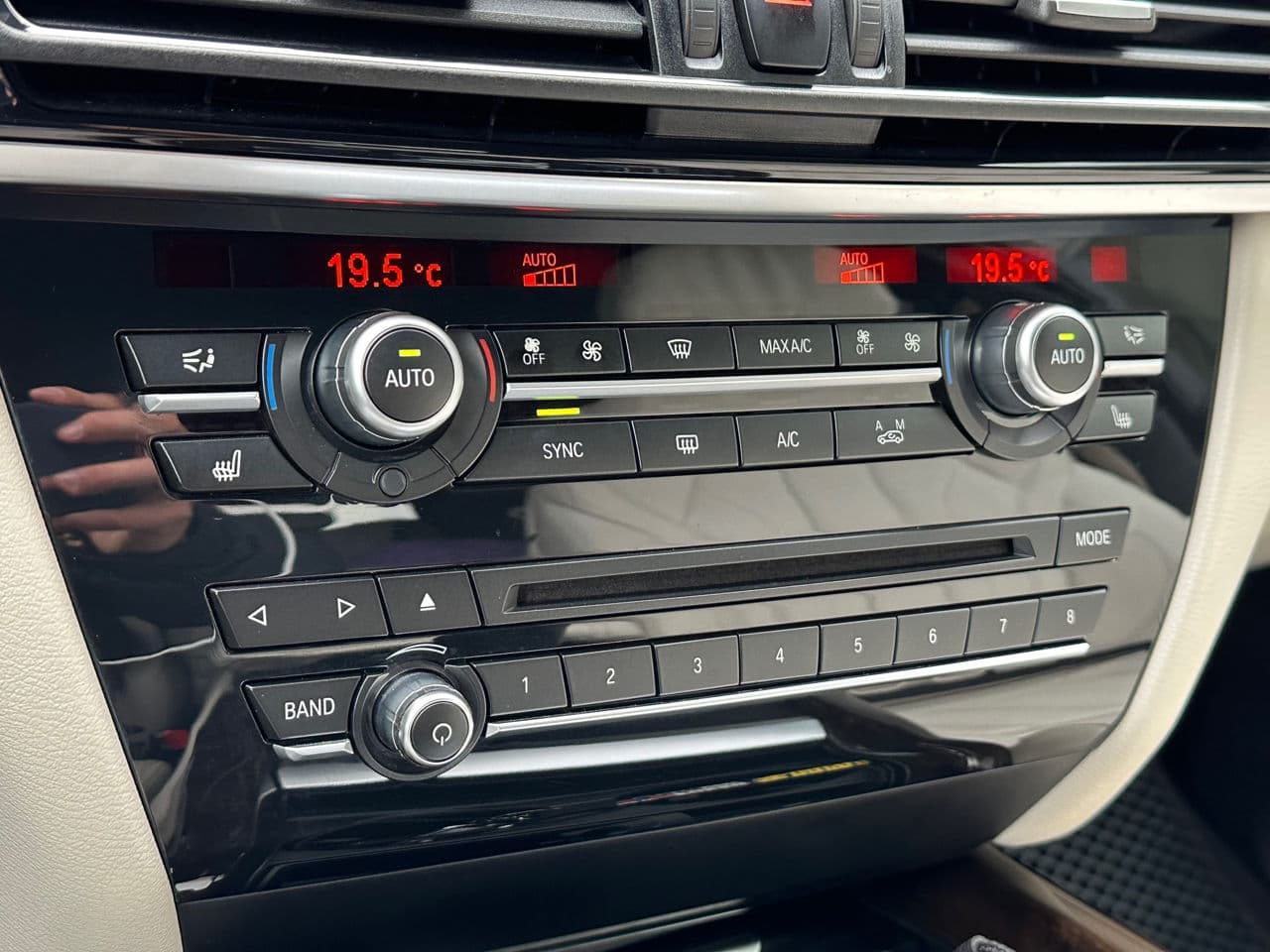 BMW X5 4.0e 2017 — Миниатюра 10