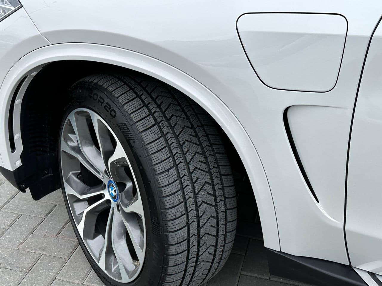 BMW X5 4.0e 2017 — Миниатюра 23