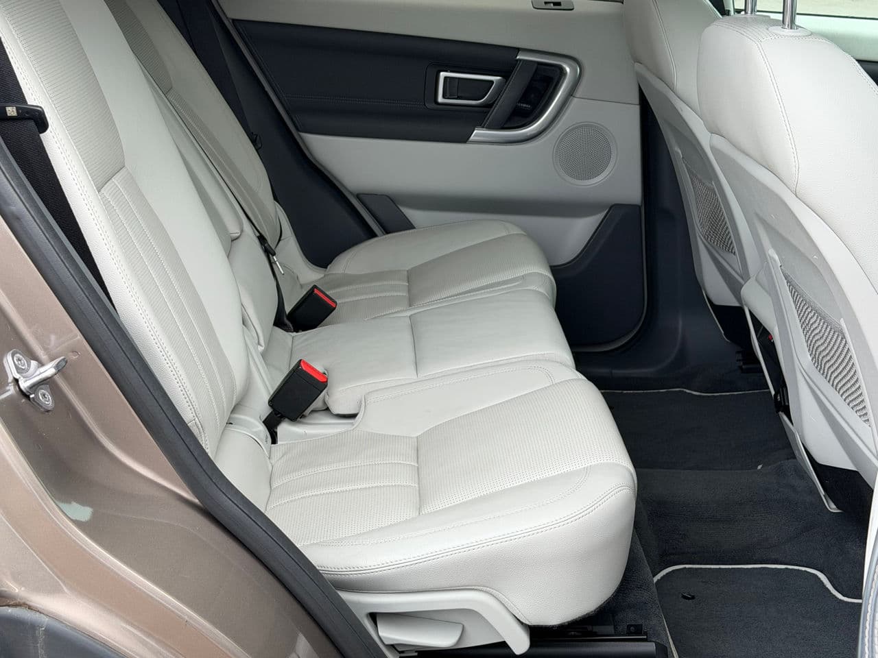 Land Rover Discovery Sport 2016 — Миниатюра 16