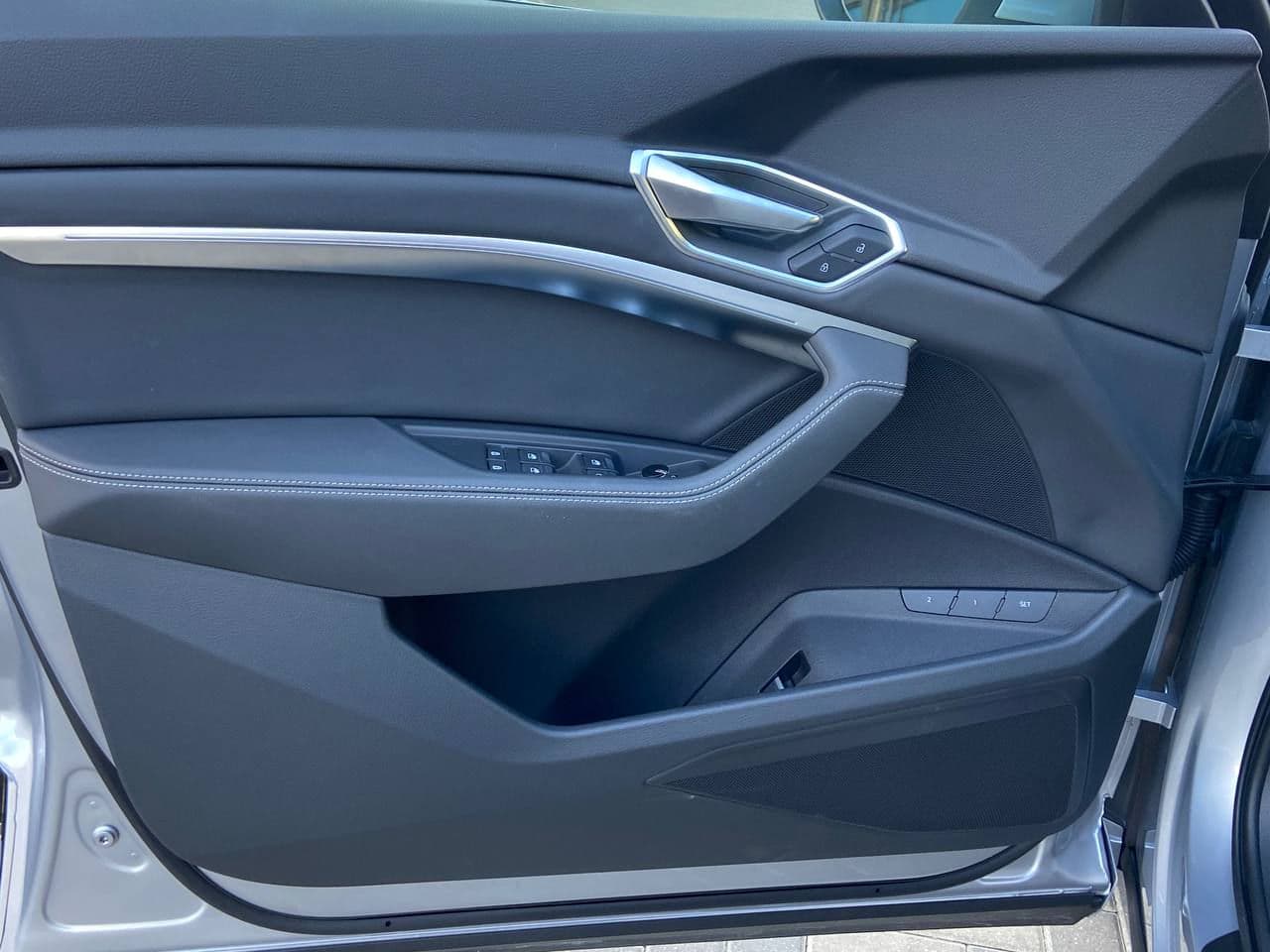 Audi E-tron 2022 — Миниатюра 6