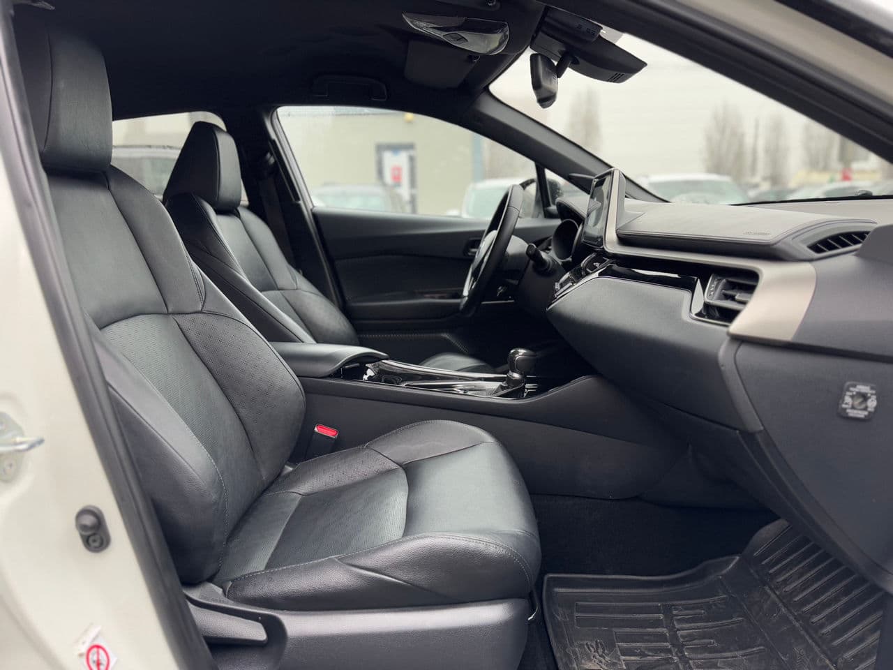 Toyota C-HR 2018 — Миниатюра 22