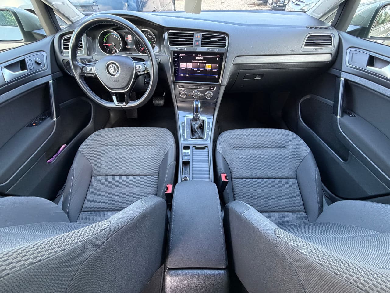 Volkswagen e-Golf 2018 — Миниатюра 8