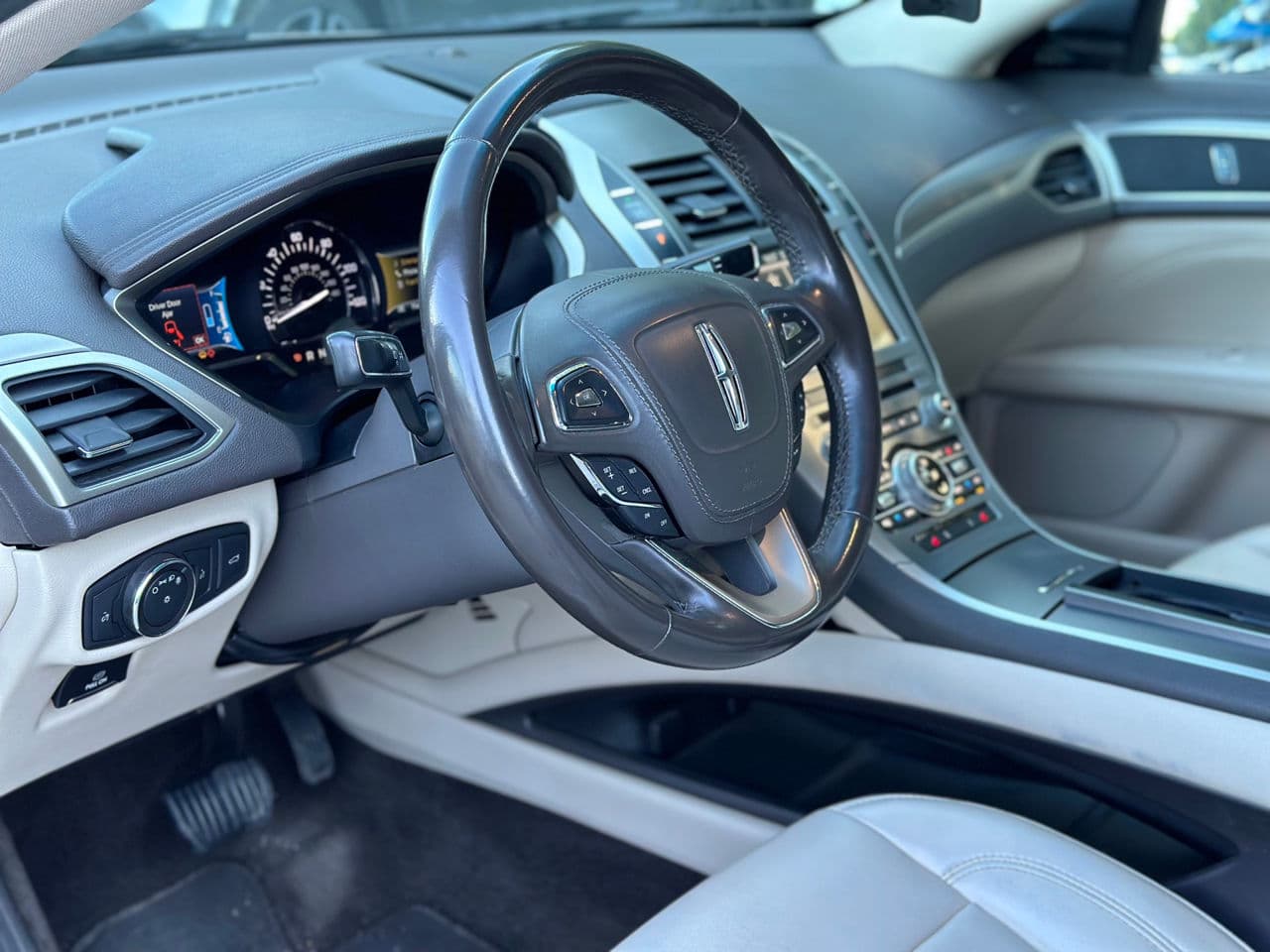 Lincoln MKZ 2018 — Миниатюра 8