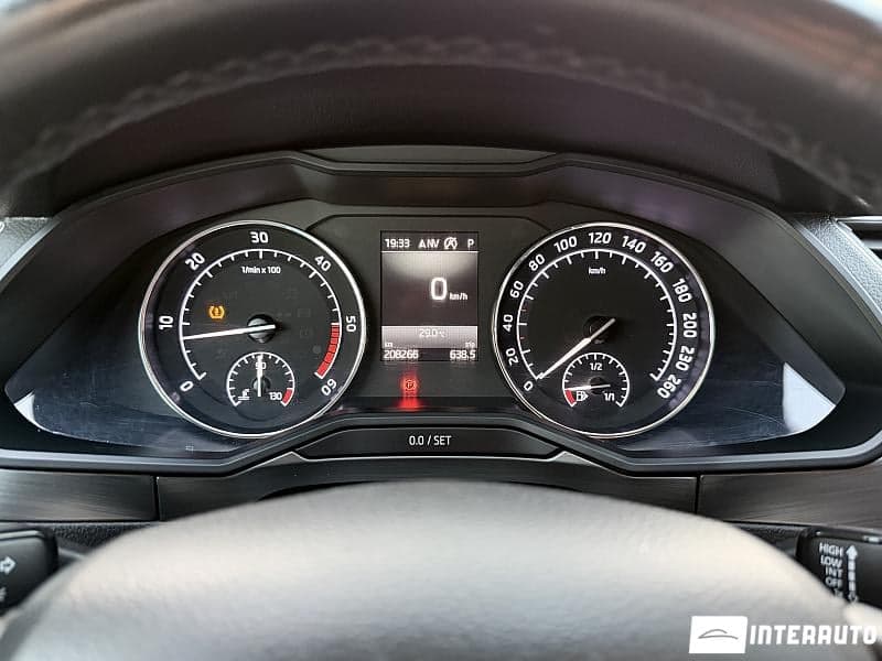 Skoda Superb 2018 — Миниатюра 9