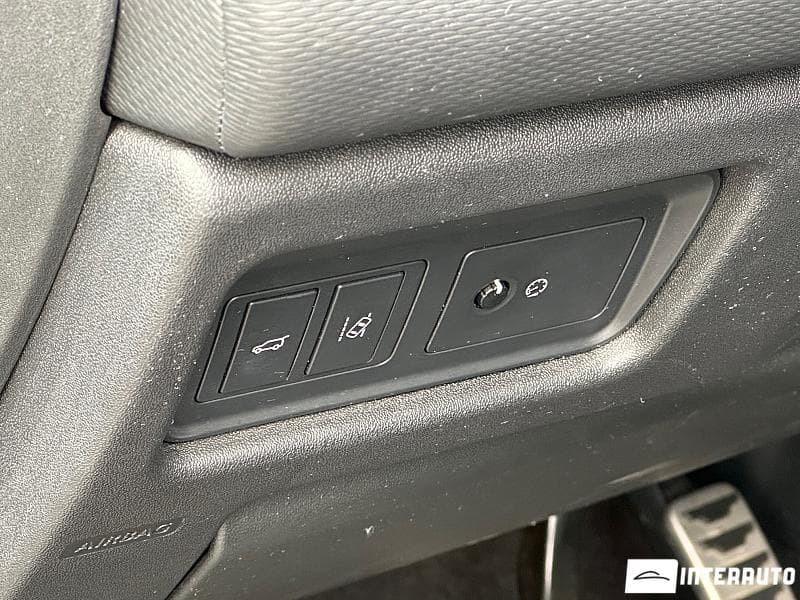 Land Rover Discovery Sport 2017 — Миниатюра 8
