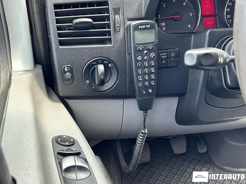 Volkswagen Crafter 2012 — Миниатюра 8