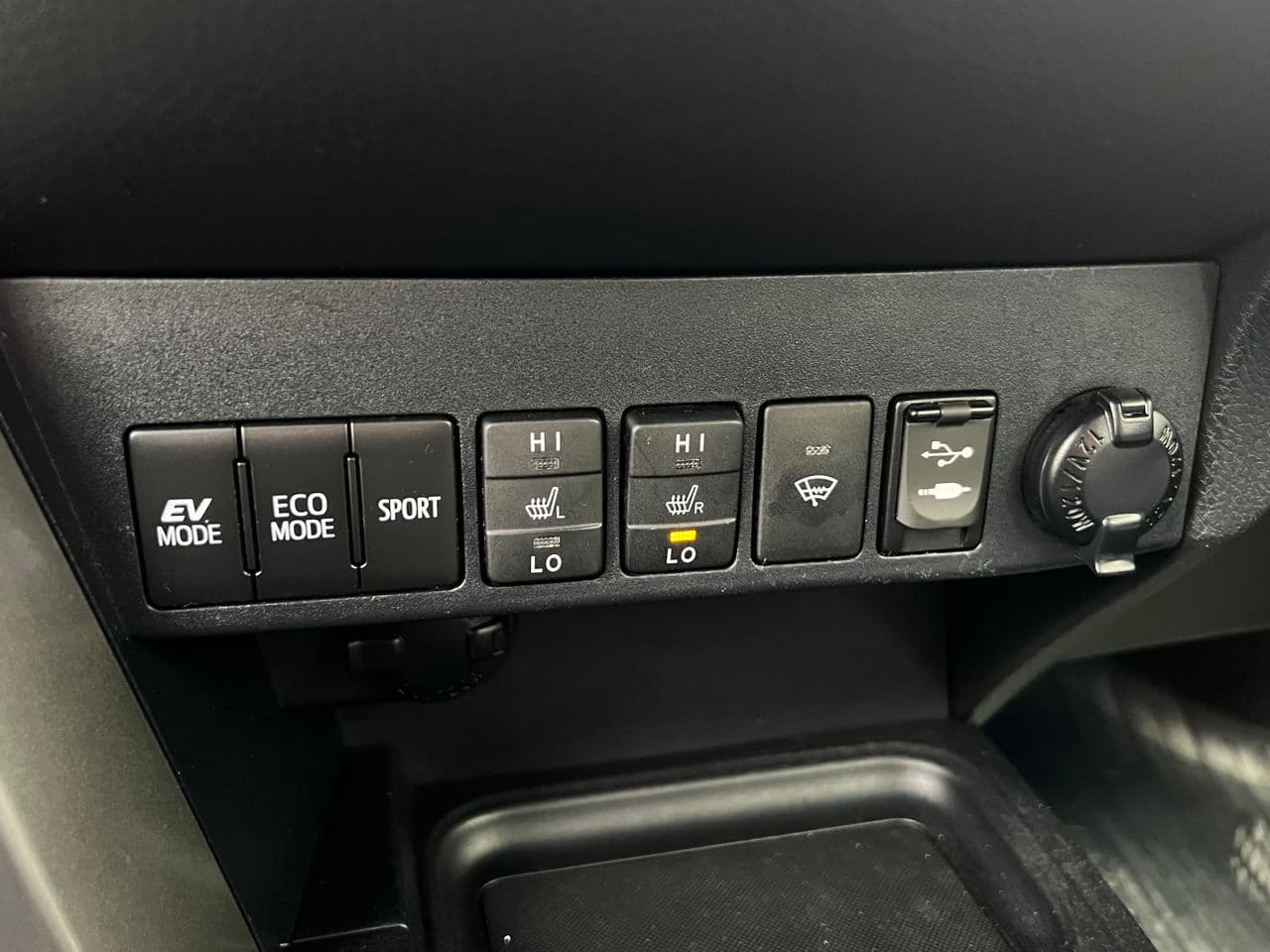 Toyota Rav-4 2017 — Миниатюра 15
