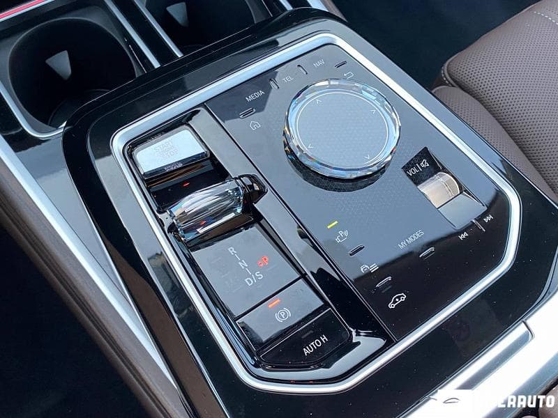 BMW 740 2023 — Миниатюра 17