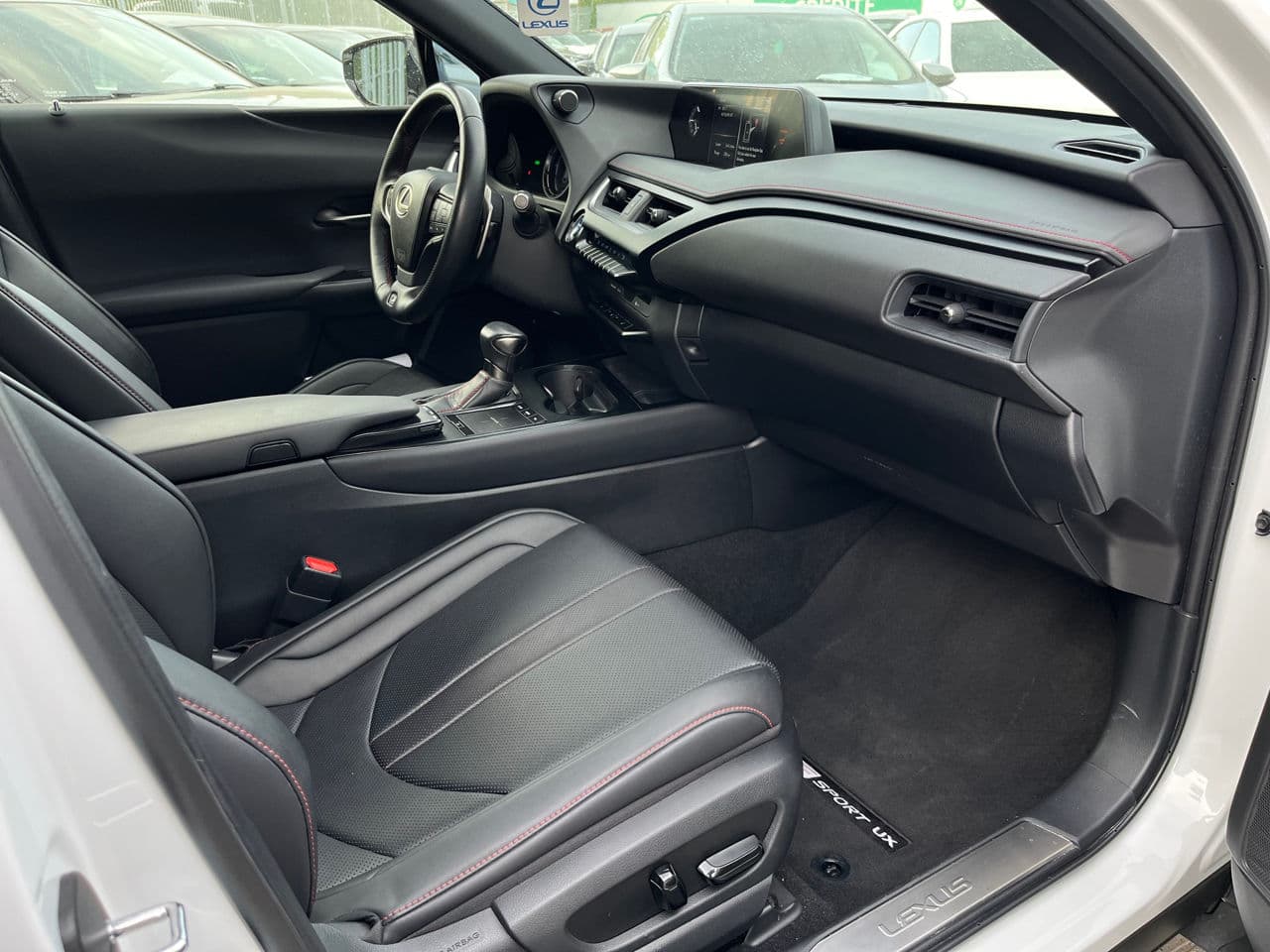 Lexus UX 250h 2020 — Миниатюра 18