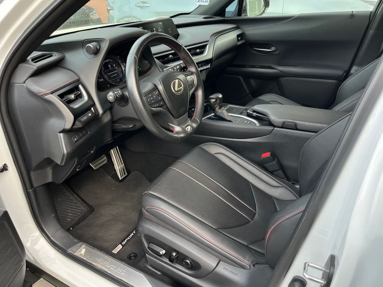 Lexus UX 250h 2020 — Миниатюра 8
