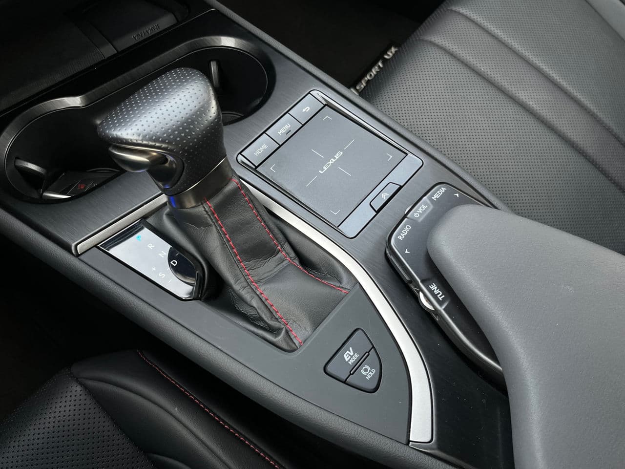 Lexus UX 250h 2020 — Миниатюра 16