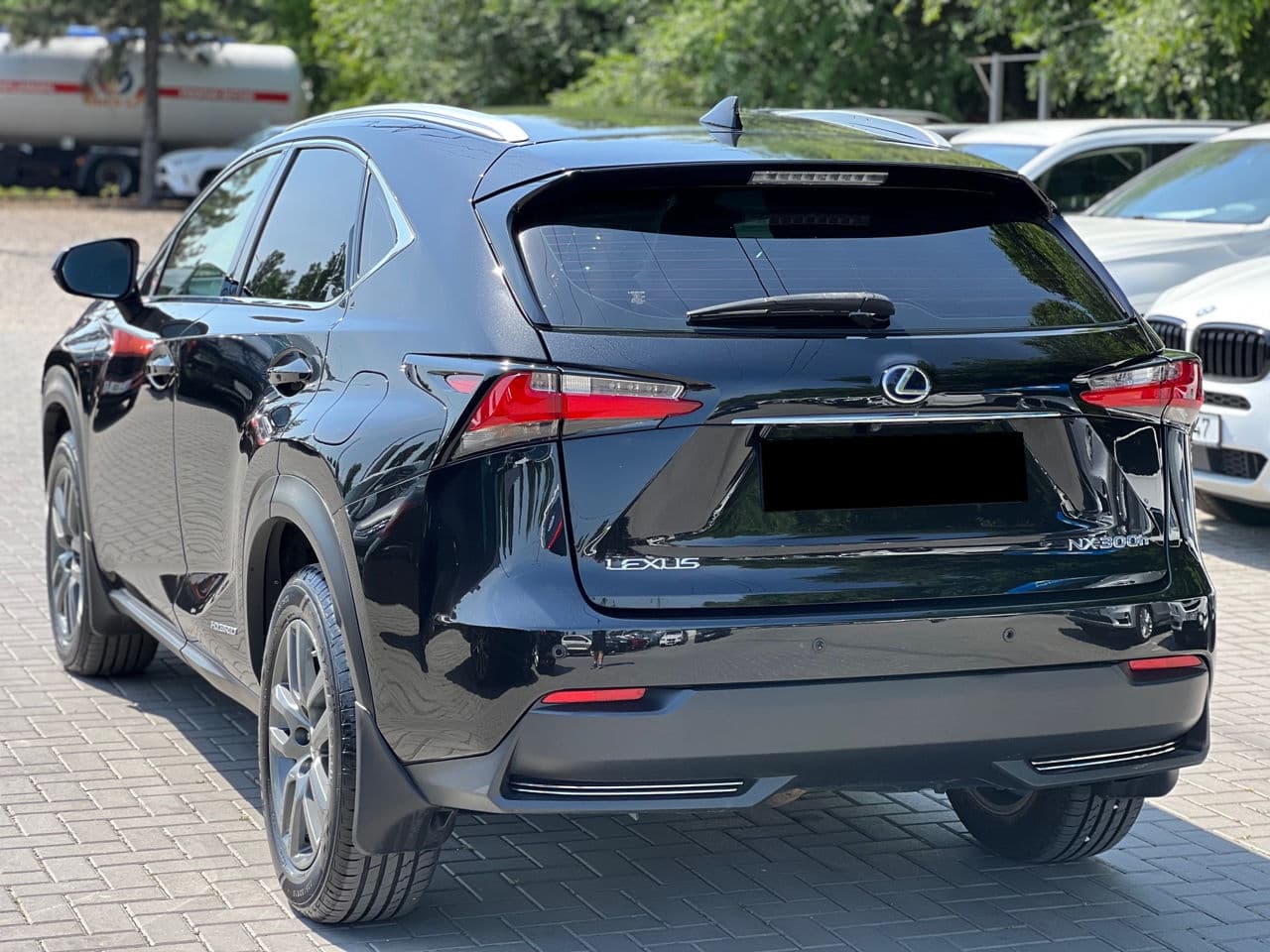 Lexus NX 300H 2017 — Миниатюра 4