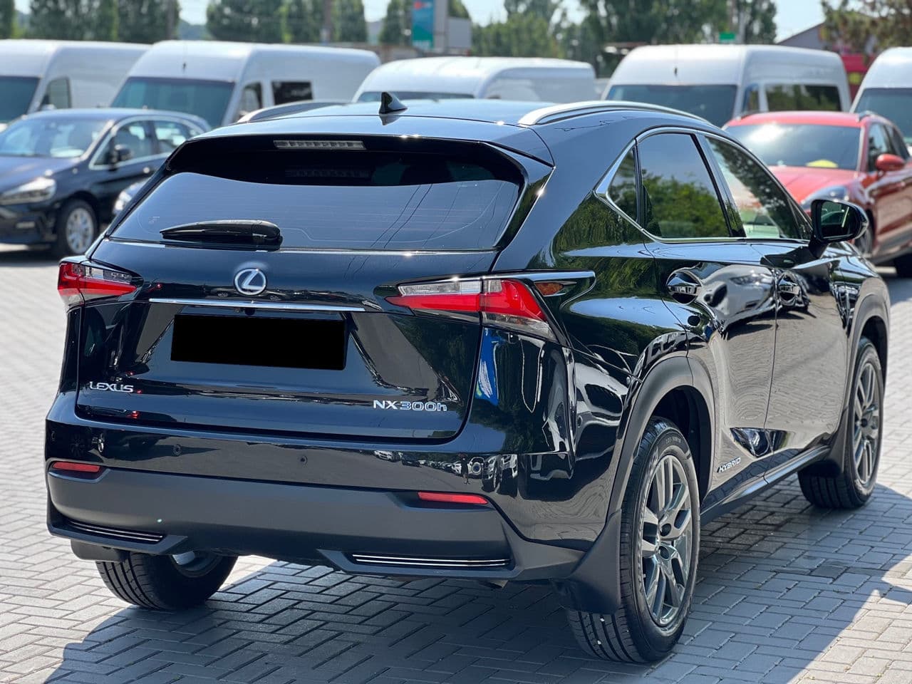 Lexus NX 300H 2017 — Миниатюра 2