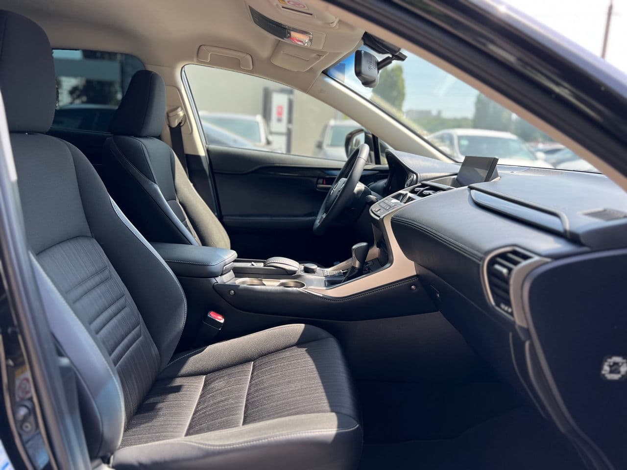Lexus NX 300H 2017 — Миниатюра 22