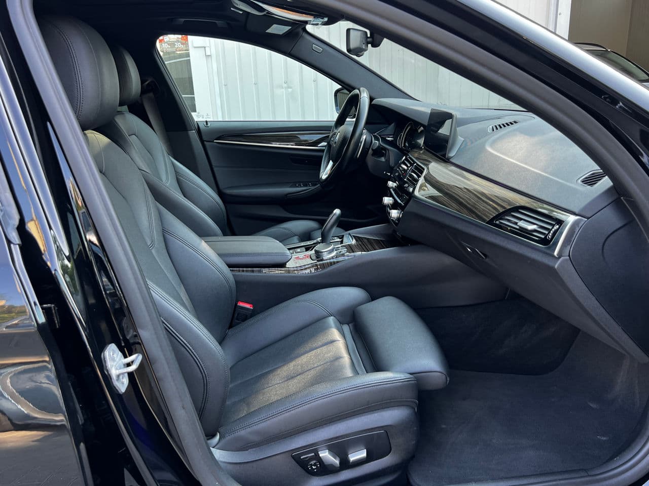 BMW 530e 2018 — Миниатюра 5