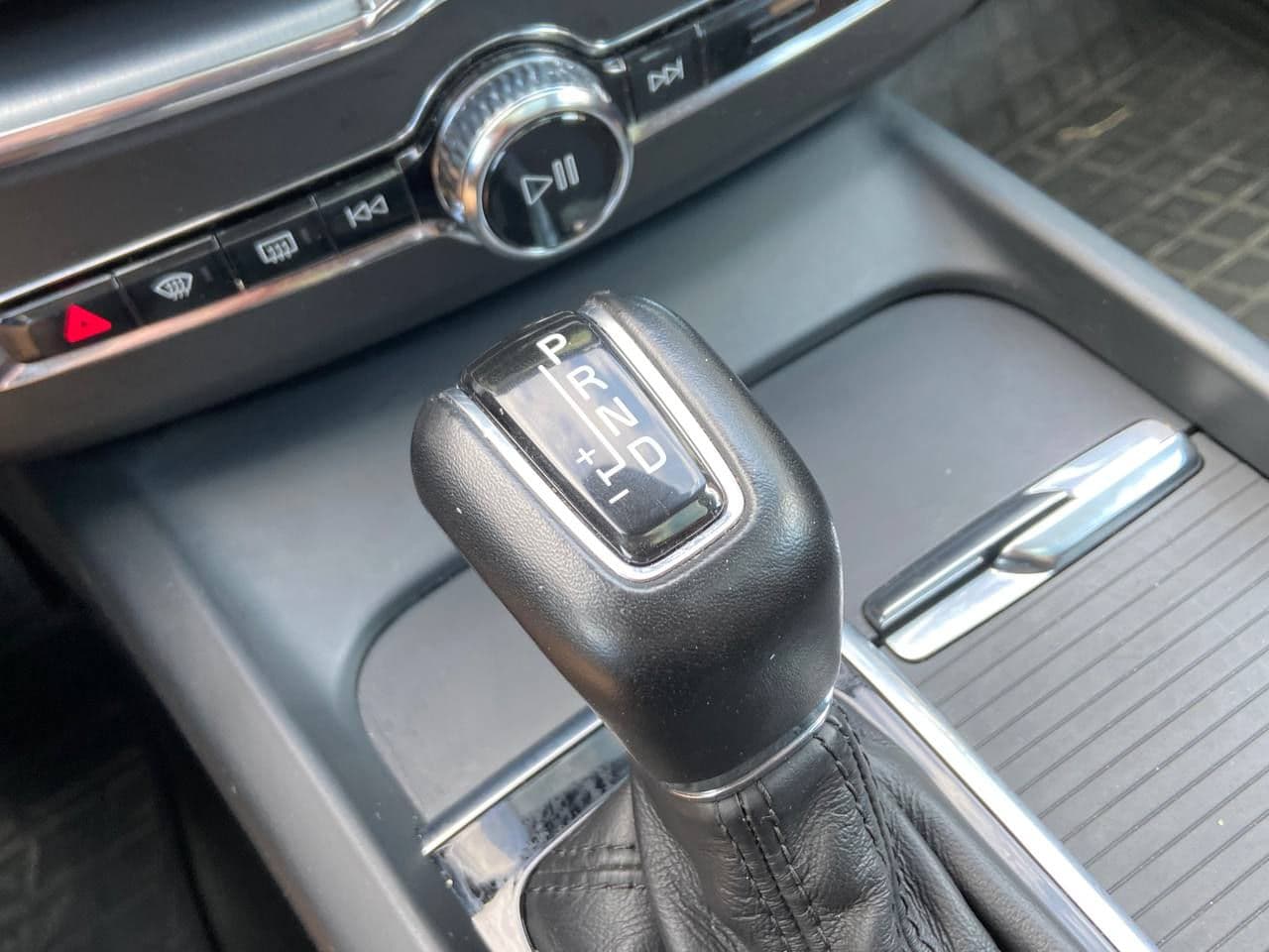 Volvo XC 60 2018 — Миниатюра 15