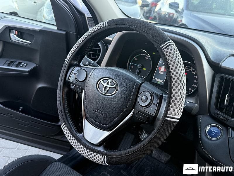 Toyota Rav-4 2017 — Миниатюра 7