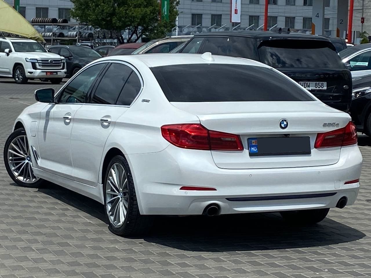 BMW 530e 2018 — Миниатюра 4