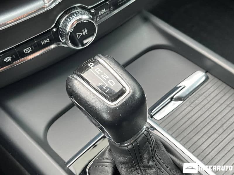 Volvo XC 60 2017 — Миниатюра 17