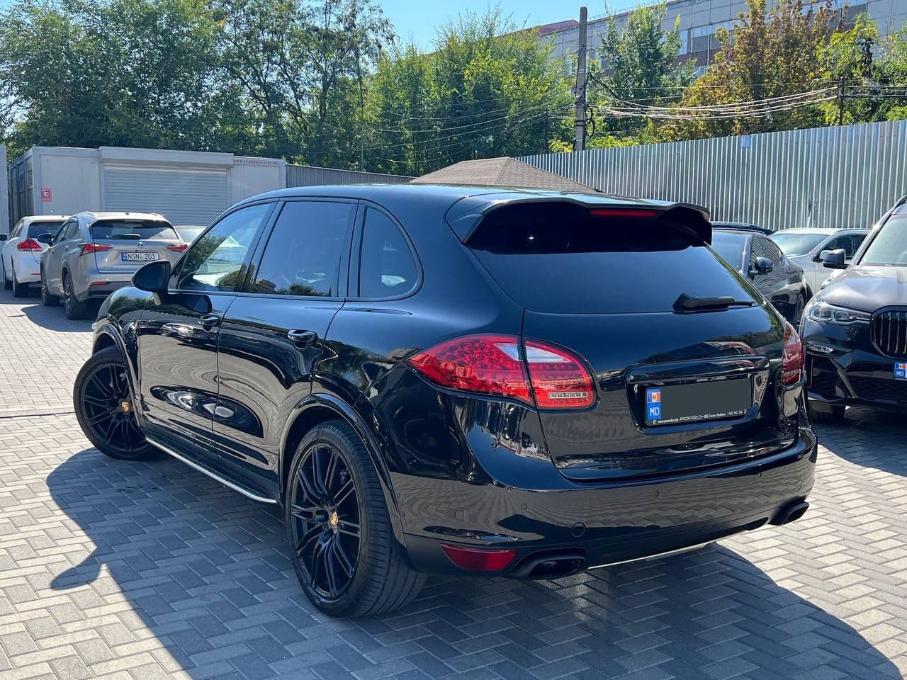 Porsche Cayenne S 2011 — Миниатюра 2