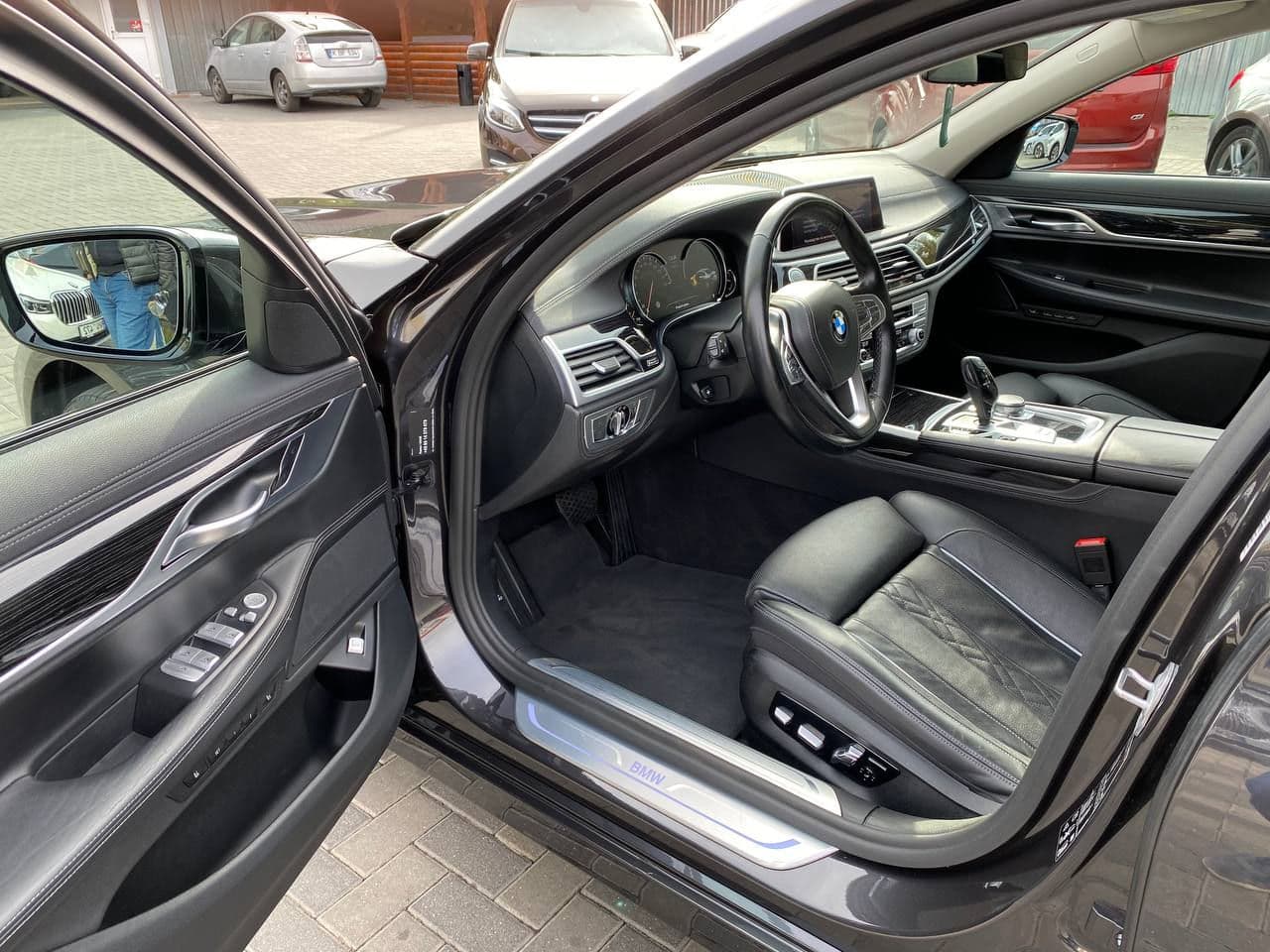 BMW 740 2018 — Миниатюра 5
