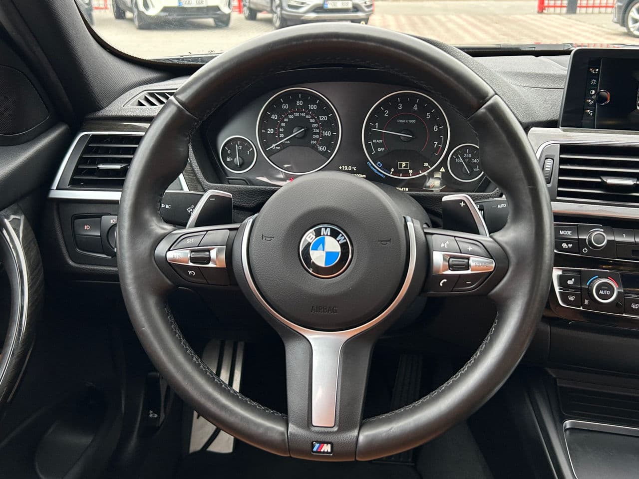 BMW 330 2017 — Миниатюра 12