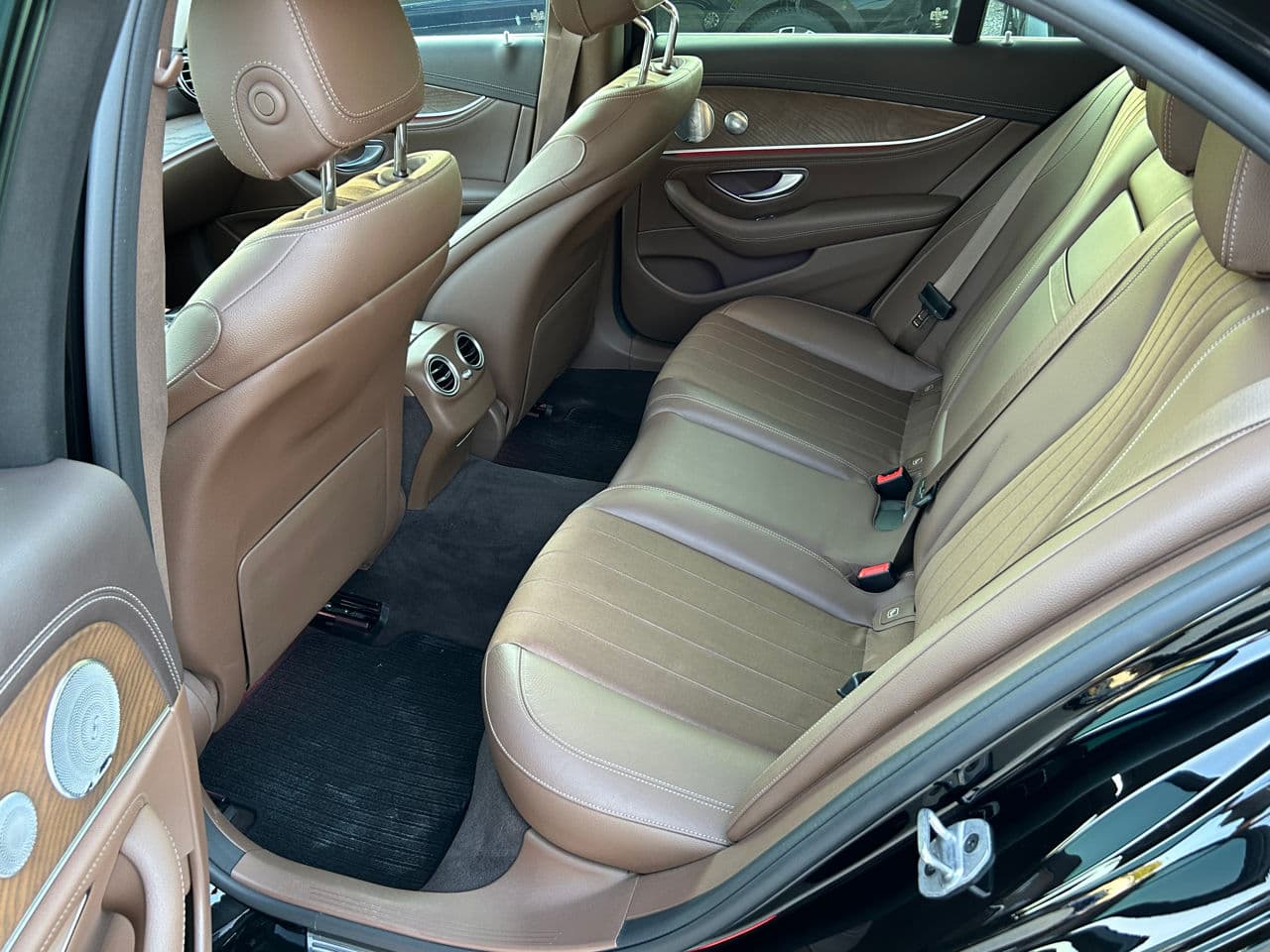 Mercedes E 300 2018 — Миниатюра 7