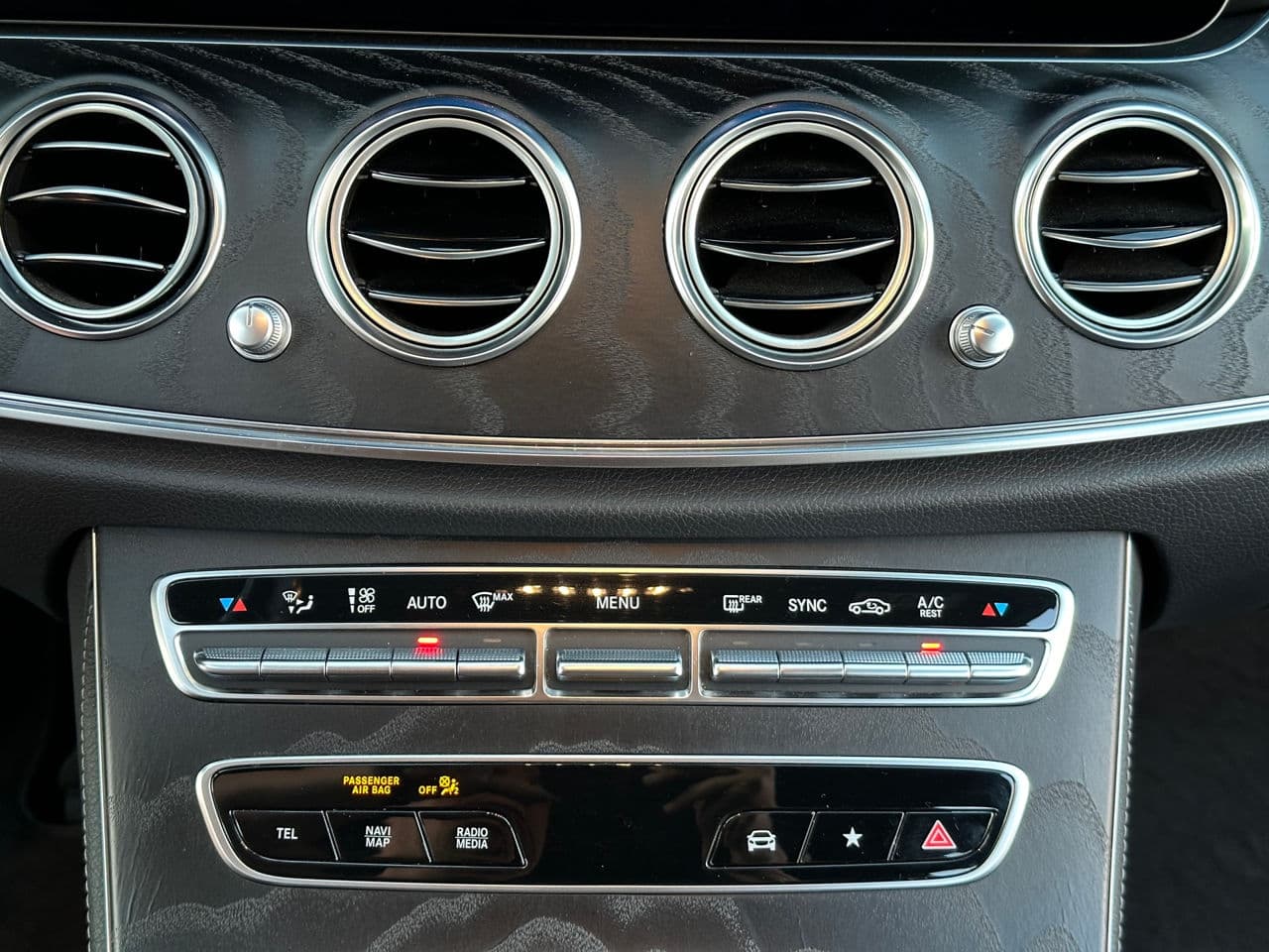 Mercedes E 220 2021 — Миниатюра 18