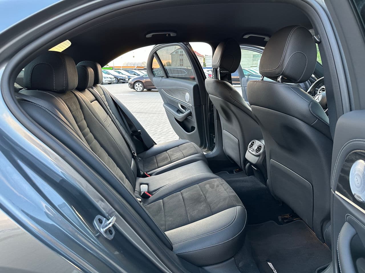Mercedes E 220 2021 — Миниатюра 8