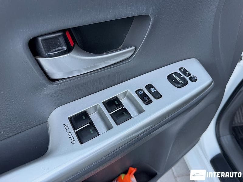 Toyota Prius Plus / V 2012 — Миниатюра 7