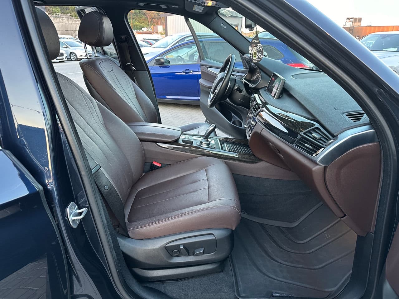 BMW X5 4.0e 2017 — Миниатюра 17