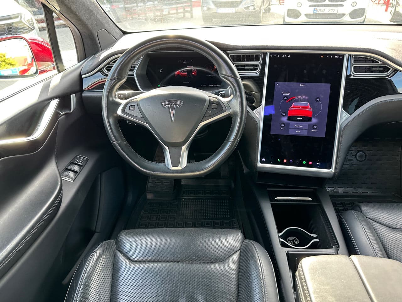 Tesla Model X 2016 — Миниатюра 10