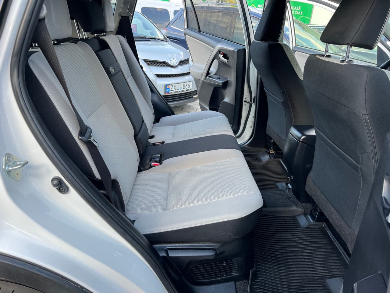 Toyota Rav-4 2018 — Миниатюра 24