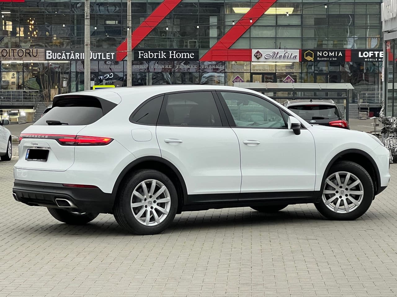 Porsche Cayenne 2018 — Миниатюра 3