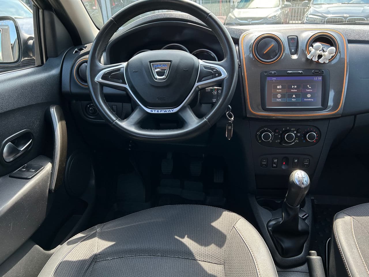 Dacia Logan MCV Stepway 2017 — Миниатюра 8