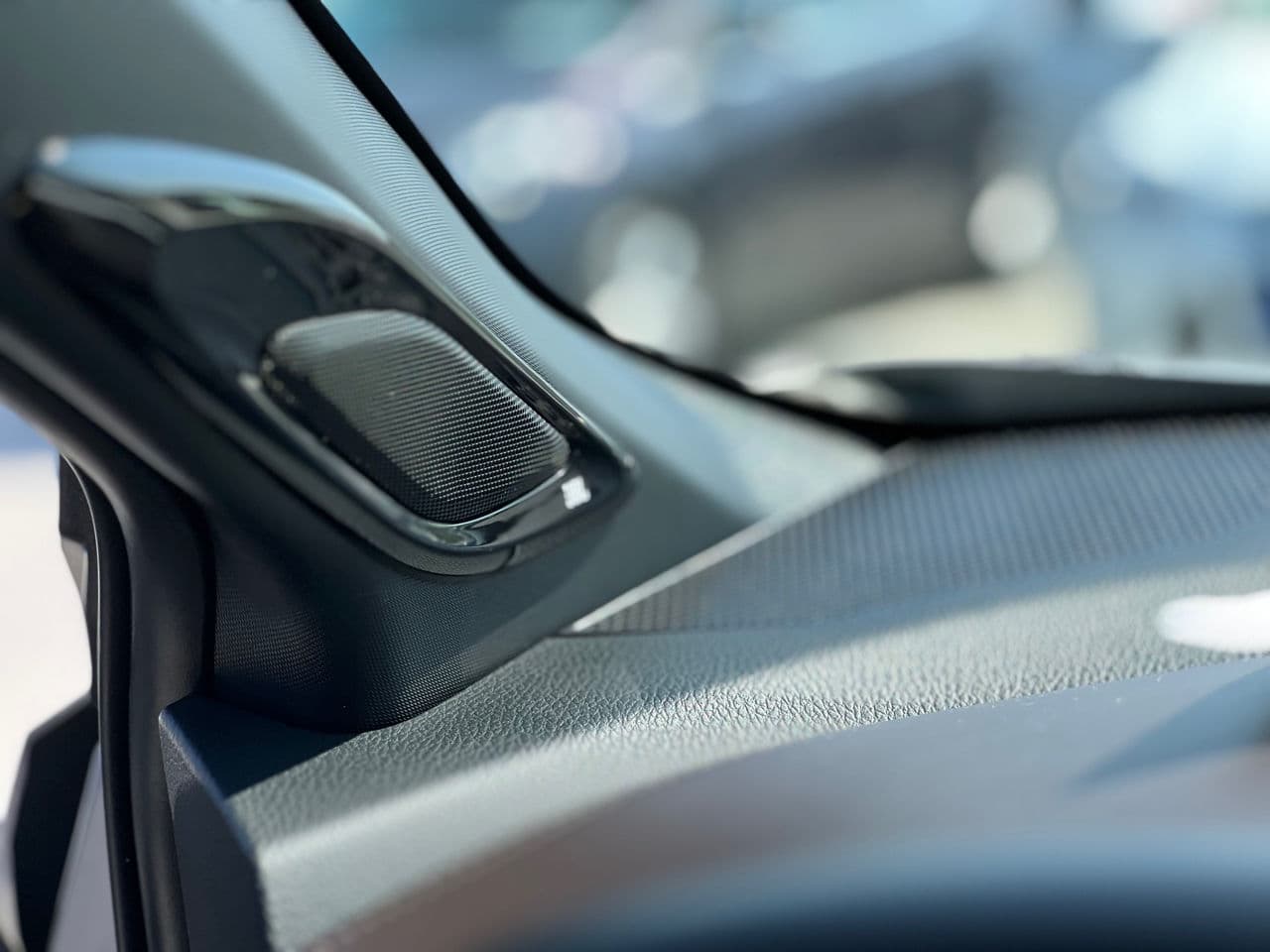 Toyota C-HR 2017 — Миниатюра 13