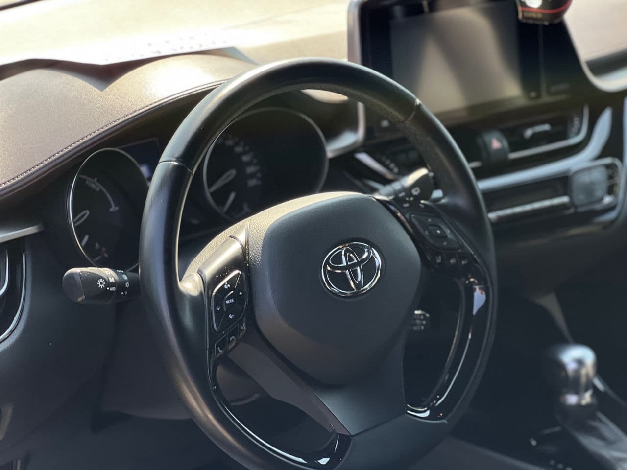 Toyota C-HR 2017 — Миниатюра 7