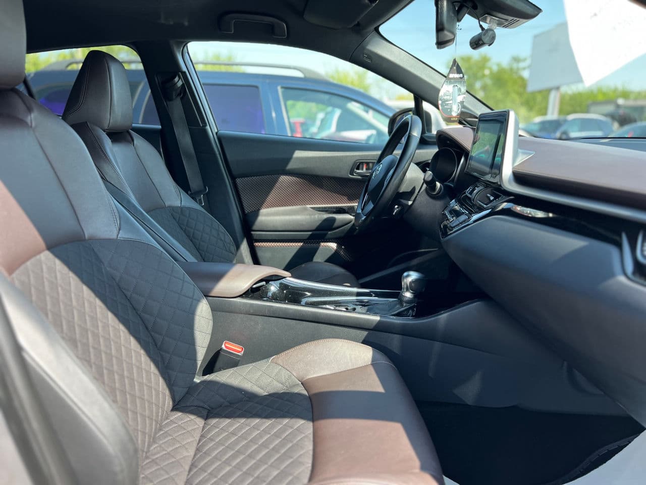 Toyota C-HR 2017 — Миниатюра 9
