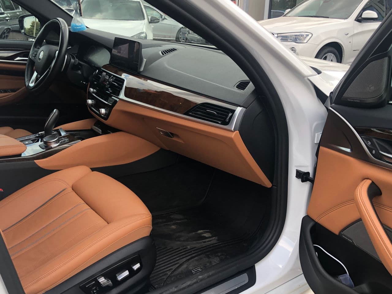 BMW 530e 2018 — Миниатюра 17