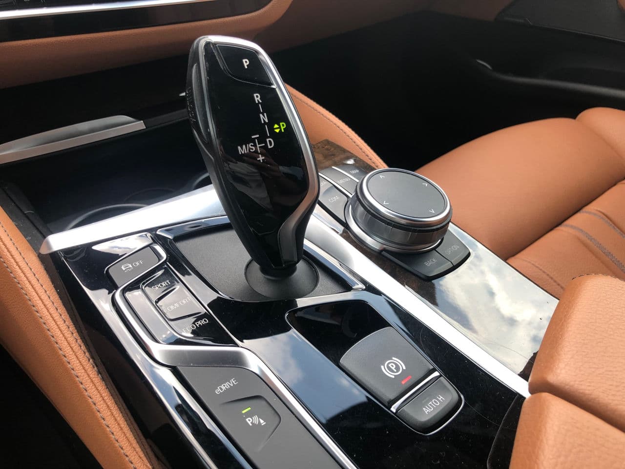 BMW 530e 2018 — Миниатюра 15