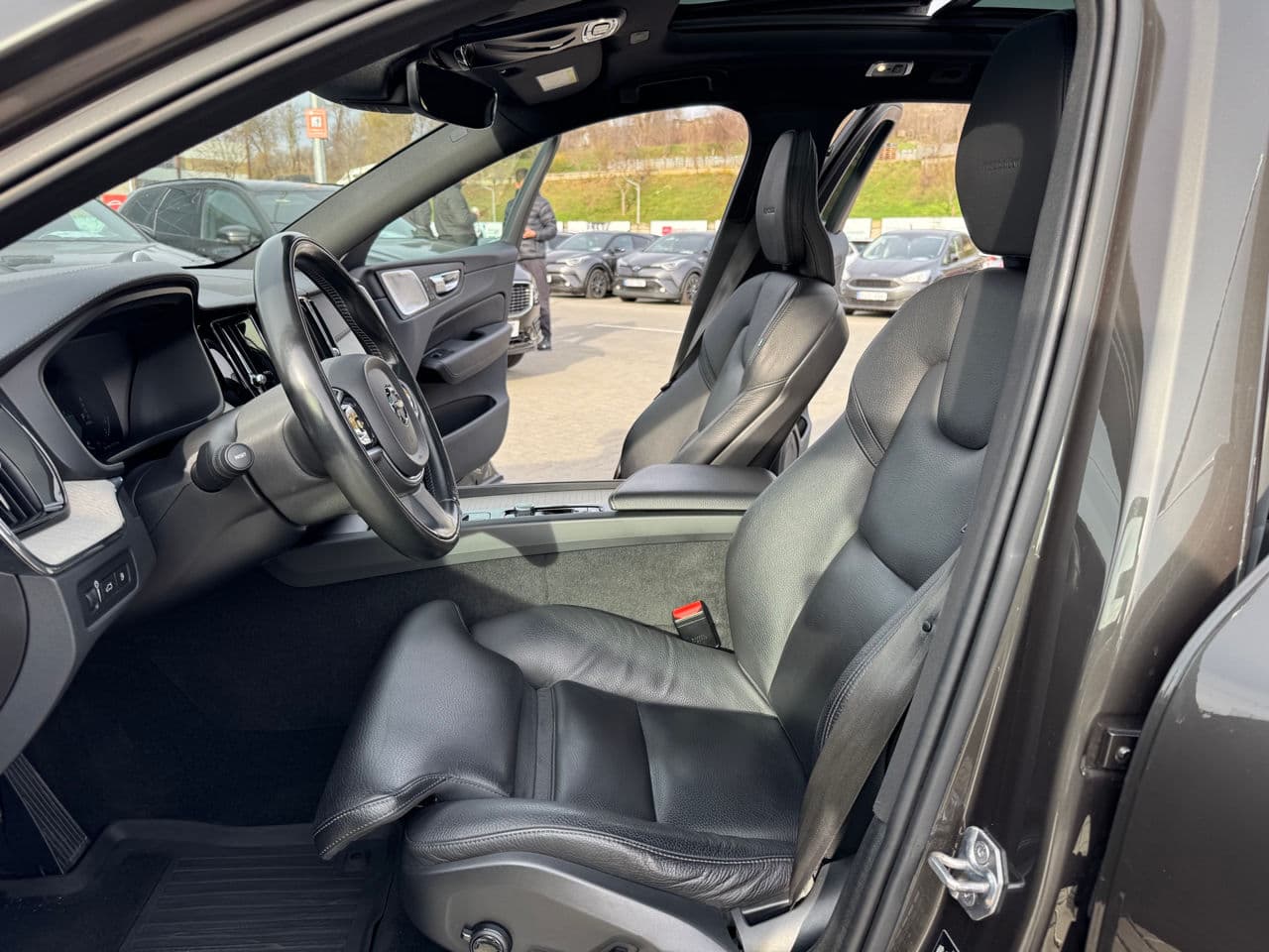 Volvo XC 60 2019 — Миниатюра 5