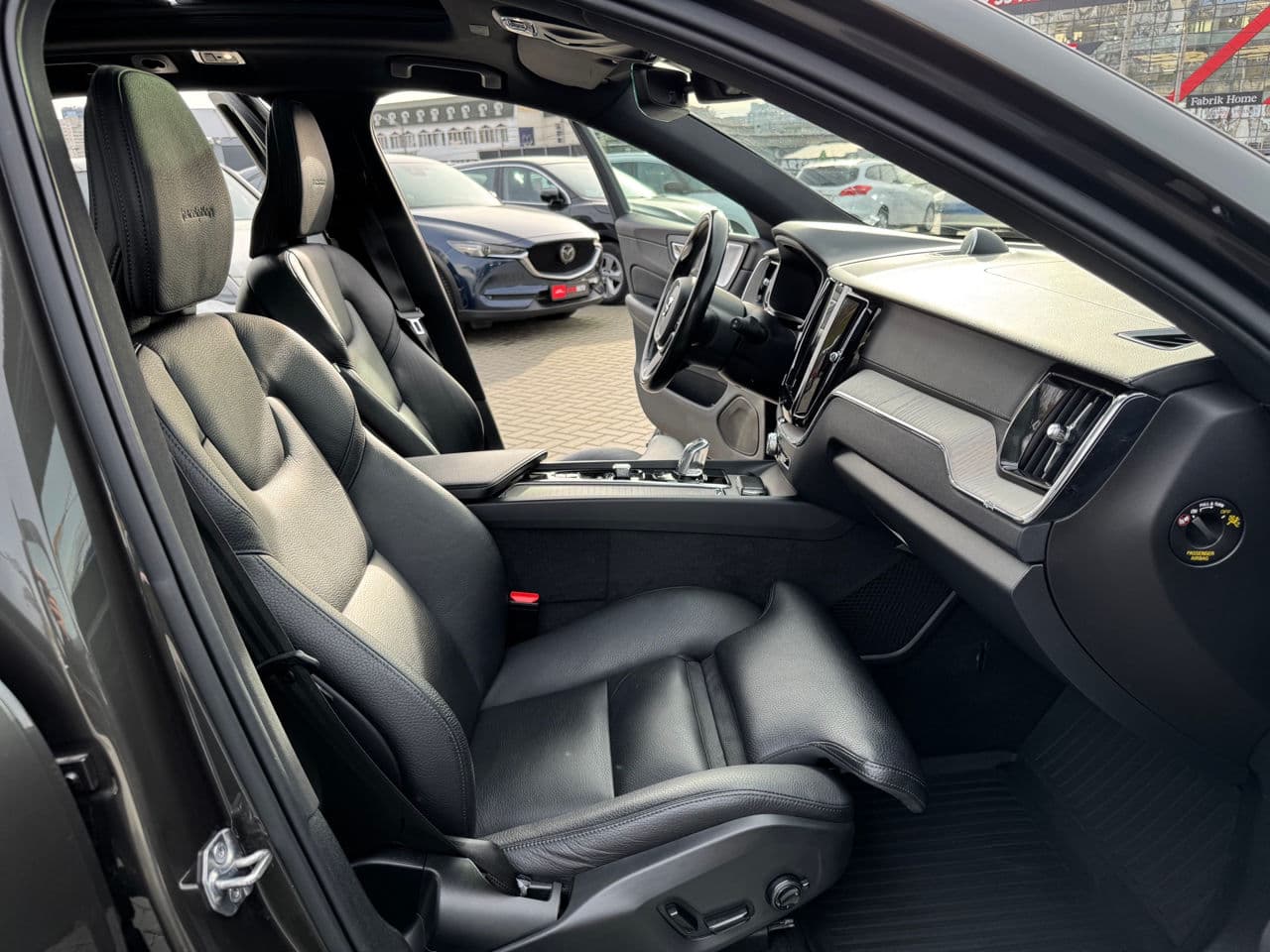 Volvo XC 60 2019 — Миниатюра 16
