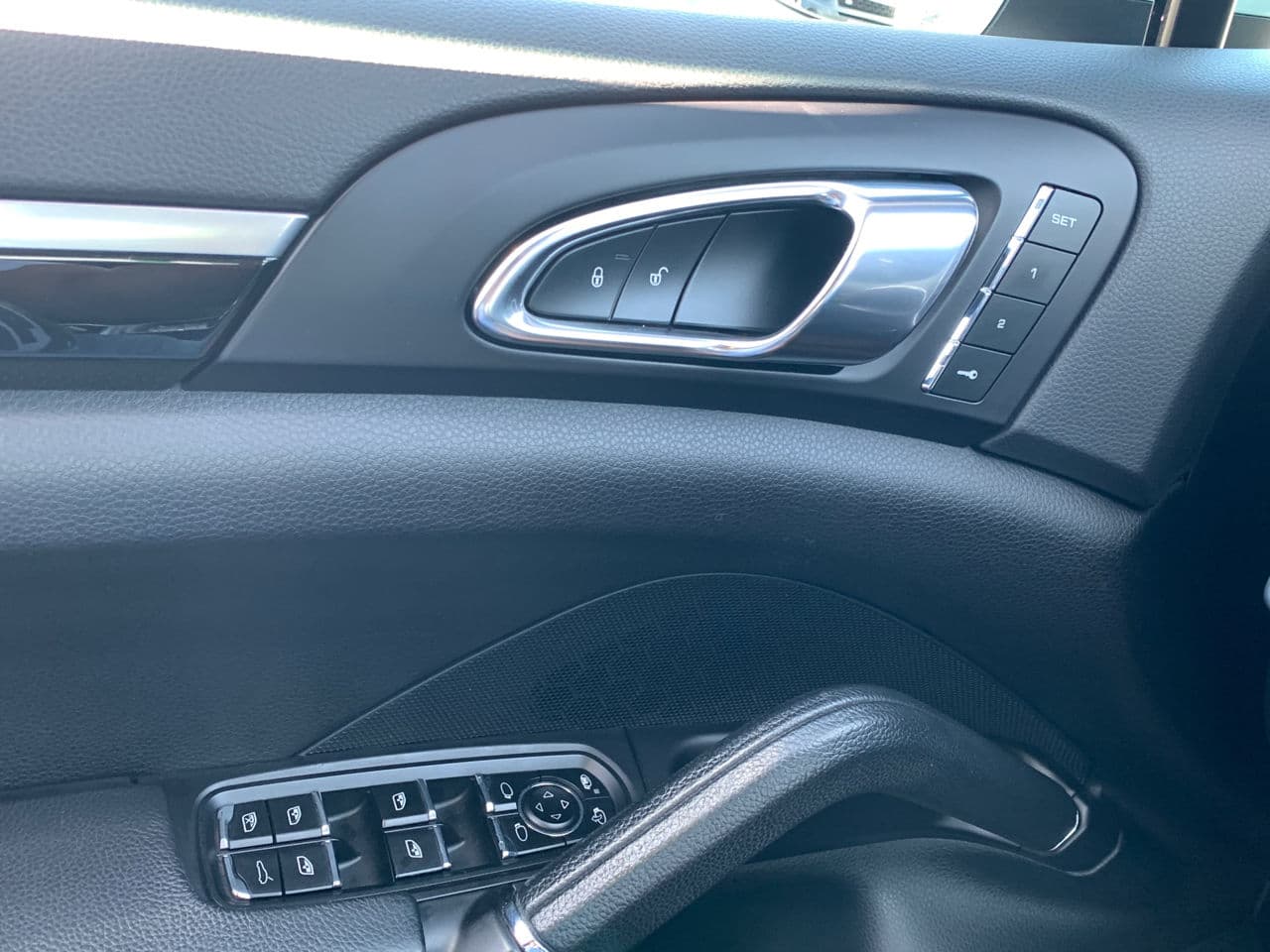 Porsche Cayenne 2016 — Миниатюра 12