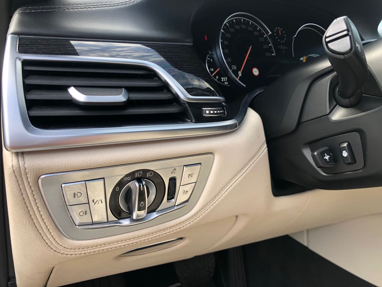 BMW 740 2016 — Миниатюра 8