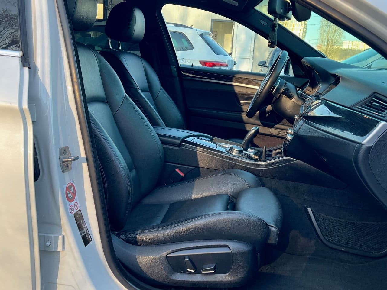 BMW 520 2015 — Миниатюра 15
