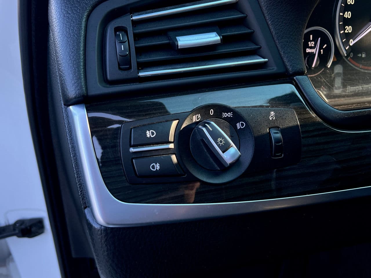 BMW 520 2015 — Миниатюра 8