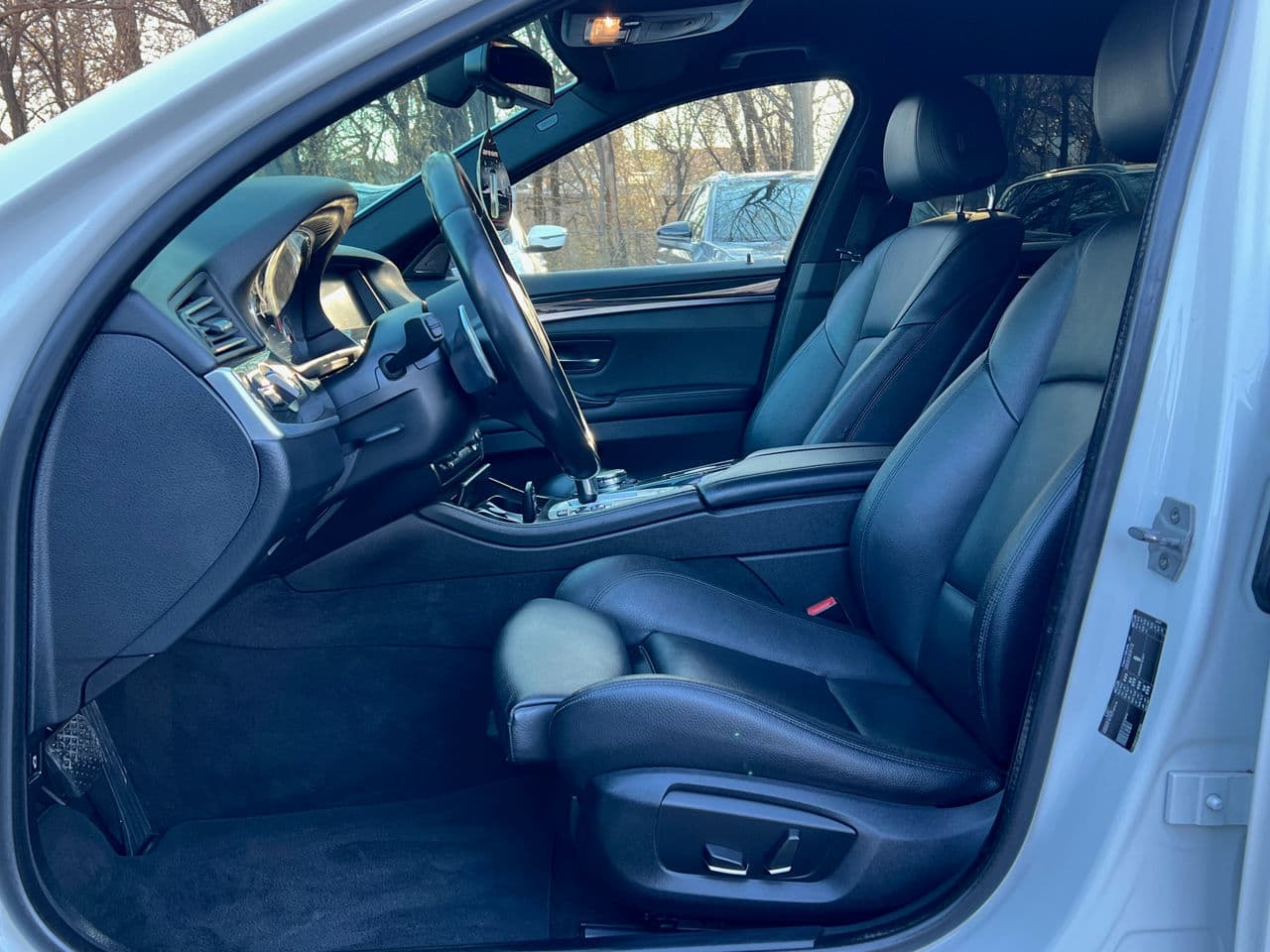 BMW 520 2015 — Миниатюра 6
