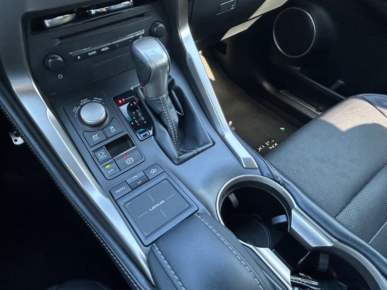 Lexus NX 300H 2018 — Миниатюра 14