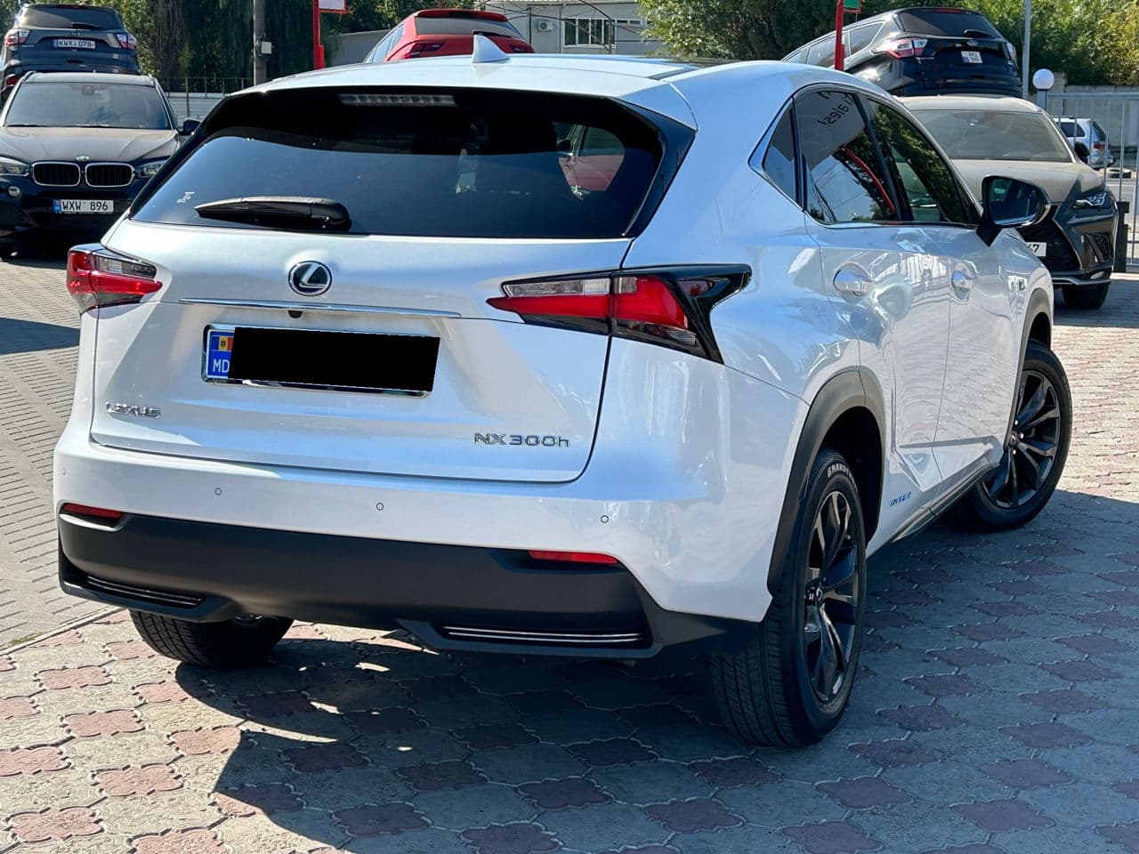 Lexus NX 300H 2018 — Миниатюра 3