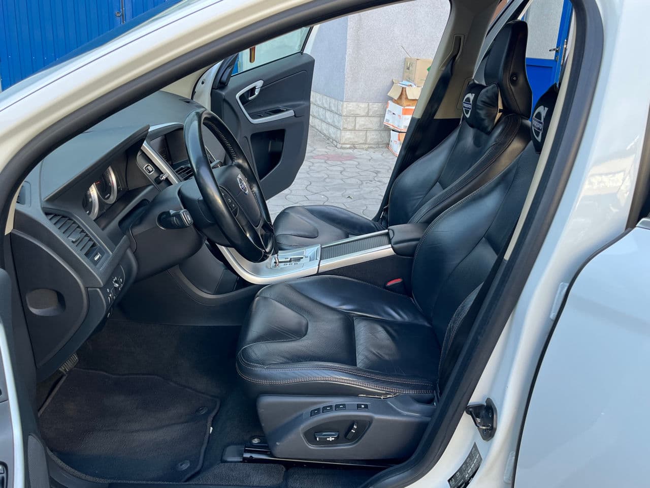 Volvo XC 60 2011 — Миниатюра 7